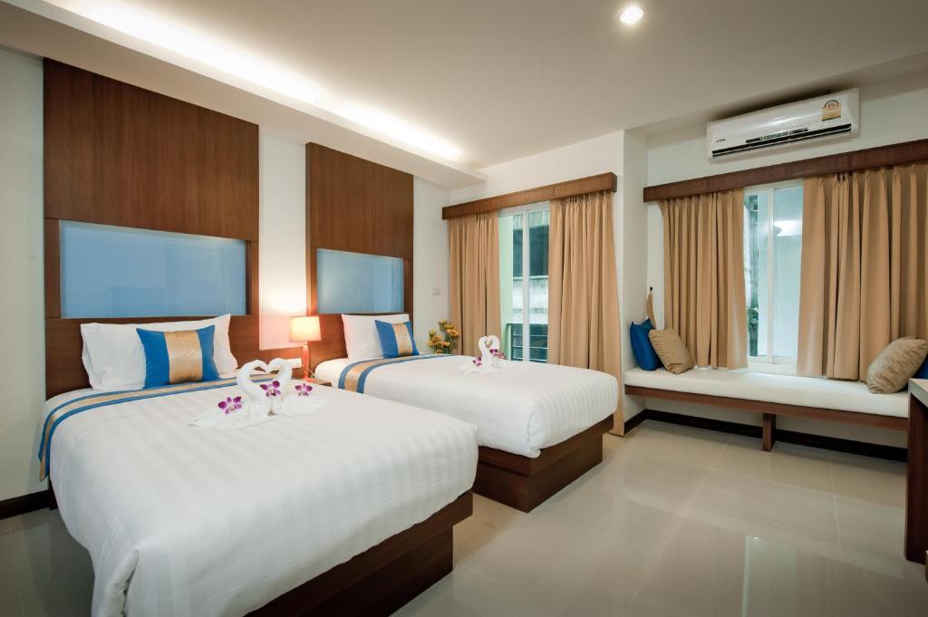 Blue Sky Patong Hotel Стая снимка