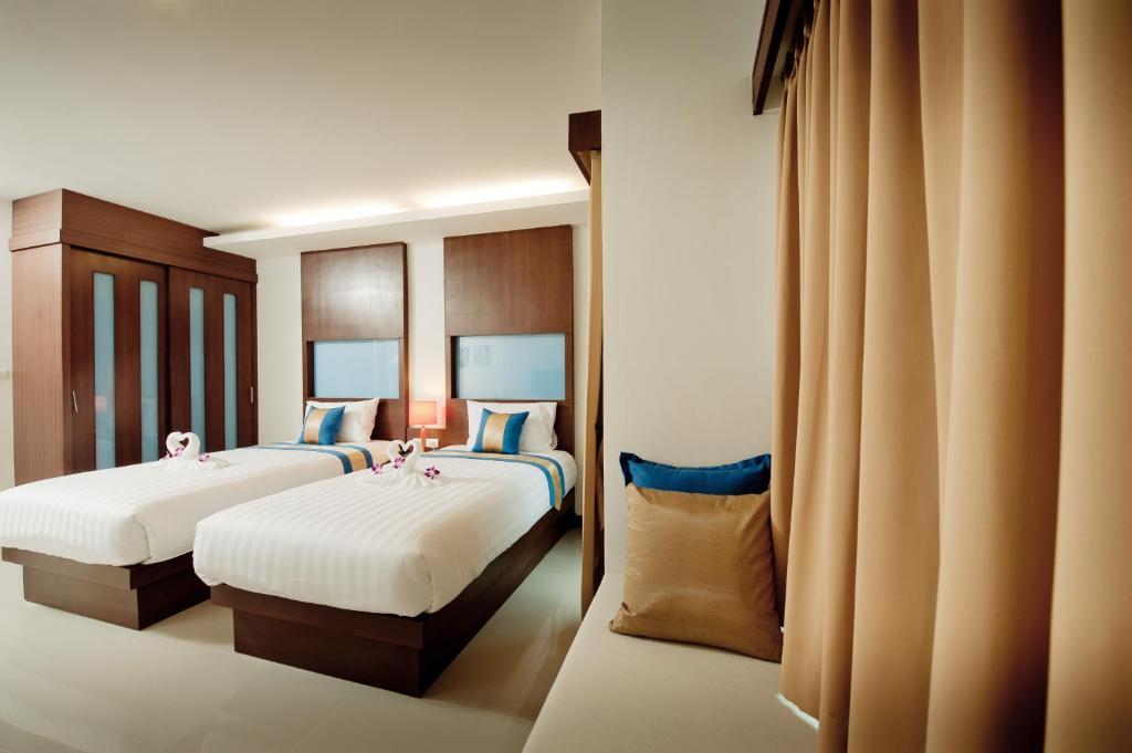Blue Sky Patong Hotel Стая снимка