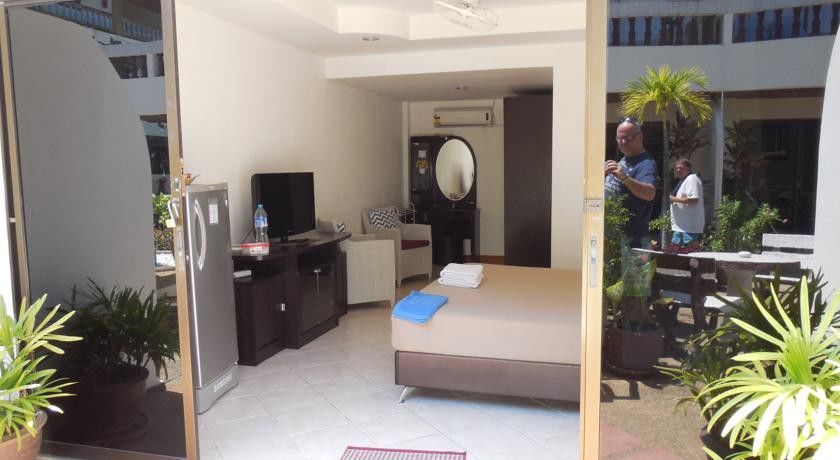 Blue Sky Patong Hotel Екстериор снимка