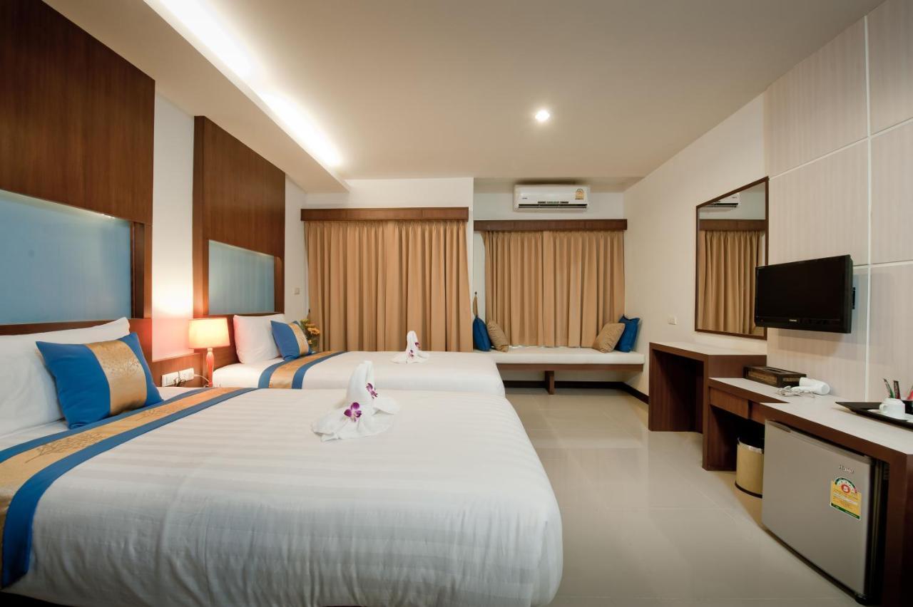 Blue Sky Patong Hotel Стая снимка